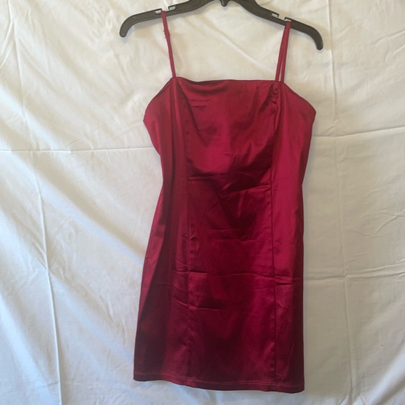 Urban Outfitters | Red Satin Mini | Size Large - Picture 1 of 3